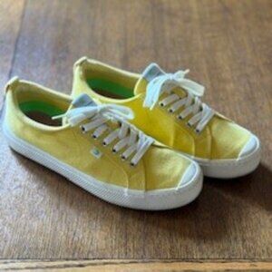 Cariuma Sneakers